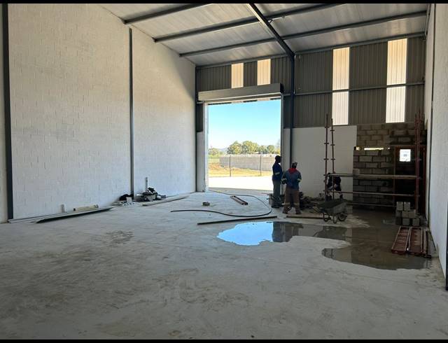 240M² WAREHOUSE TO LET IN FISANTEKRAAL